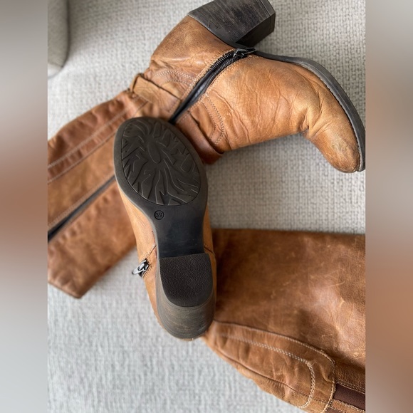 Comfy and cute boots - Picture 2 of 4